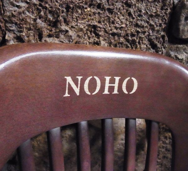 NOHOというハワイ語の意味は?